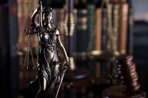 (張景堯律師)被告持有非制式槍枝罪，判處有期徒刑三年